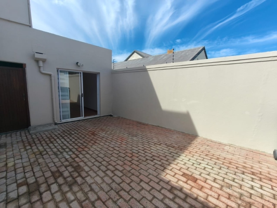 To Let 1 Bedroom Property for Rent in Westcliff Western Cape